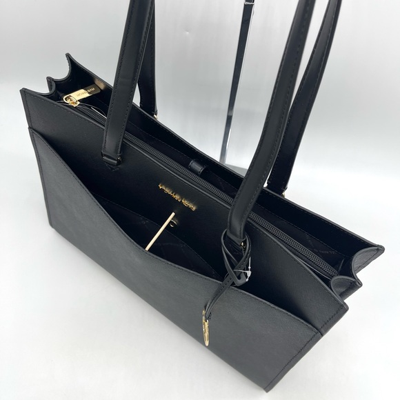 Michael Kors Large MF Pocket Shoulder Tote Bag - Picture 6 of 11